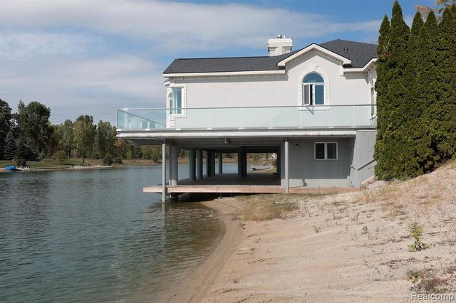 68373 Lake Angela Pointe, Richmond, MI 48062