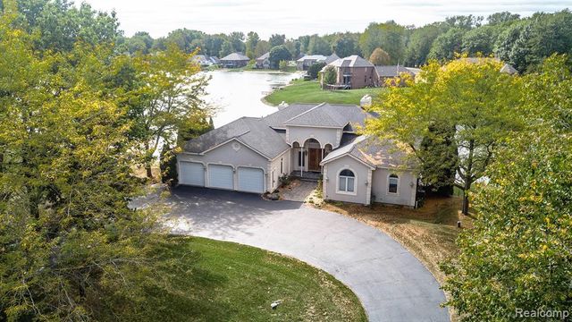 68373 Lake Angela Pointe, Richmond, MI 48062