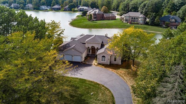 68373 Lake Angela Pointe, Richmond, MI 48062