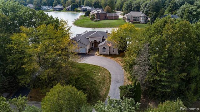 68373 Lake Angela Pointe, Richmond, MI 48062