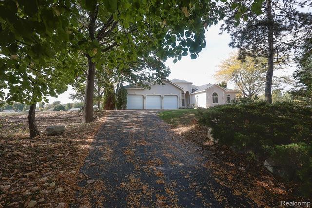 68373 Lake Angela Pointe, Richmond, MI 48062