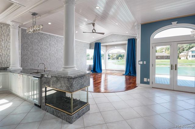 68373 Lake Angela Pointe, Richmond, MI 48062
