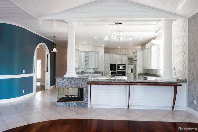 68373 Lake Angela Pointe, Richmond, MI 48062