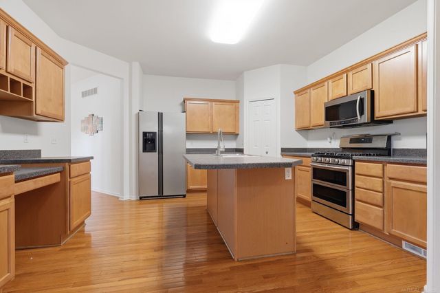 4048 Summerfield Drive, Troy, MI 48085