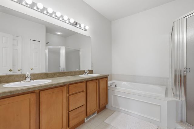 4048 Summerfield Drive, Troy, MI 48085