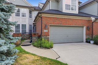 4048 Summerfield Drive, Troy, MI 48085