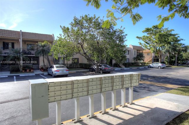 300 Racquet Club Rd 104, Weston, FL 33326