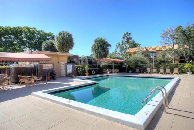 300 Racquet Club Rd 104, Weston, FL 33326