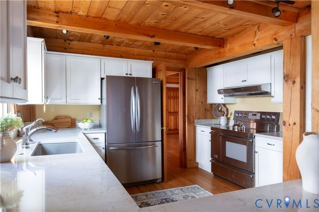 877 Twiggs Ferry Rd, Hartfield, VA 23071