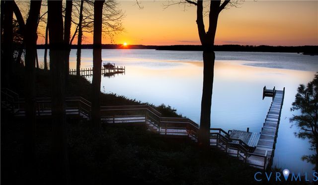 877 Twiggs Ferry Rd, Hartfield, VA 23071