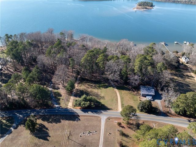 877 Twiggs Ferry Rd, Hartfield, VA 23071