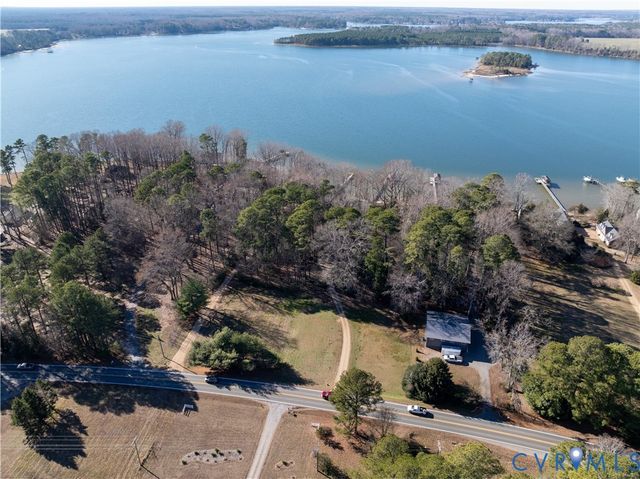 877 Twiggs Ferry Rd, Hartfield, VA 23071