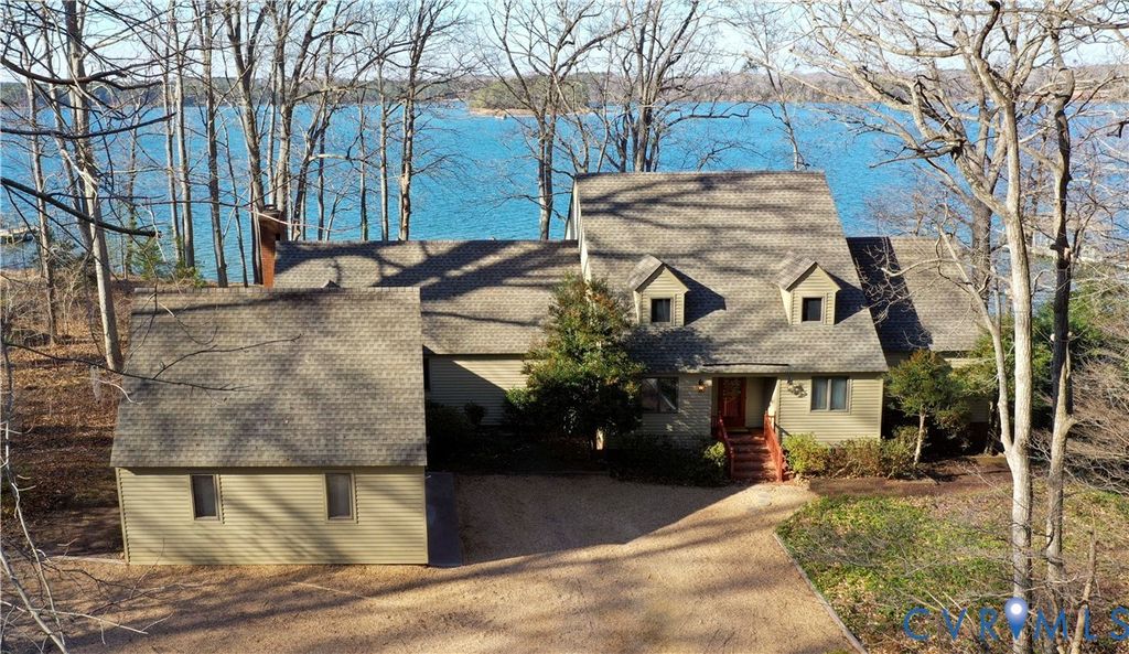 877 Twiggs Ferry Rd, Hartfield, VA 23071