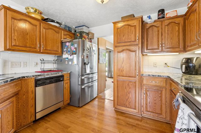 608 Ruby Road, Papillion, NE 68133