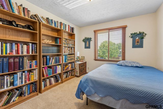 608 Ruby Road, Papillion, NE 68133