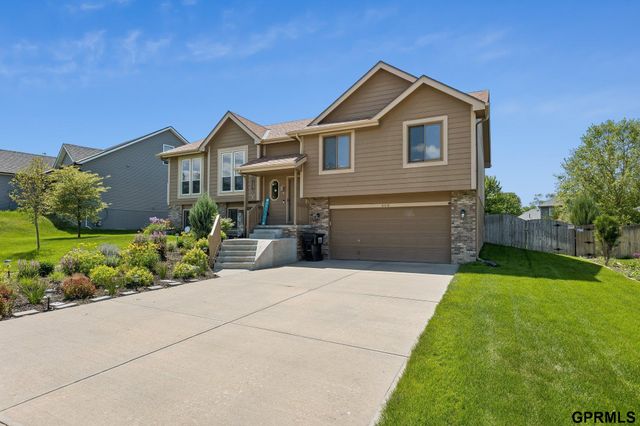 608 Ruby Road, Papillion, NE 68133