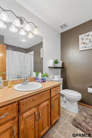608 Ruby Road, Papillion, NE 68133