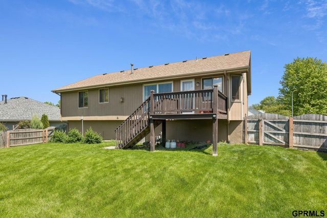 608 Ruby Road, Papillion, NE 68133