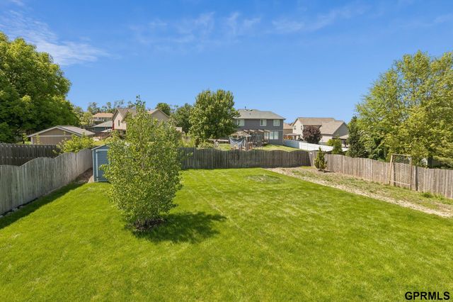 608 Ruby Road, Papillion, NE 68133