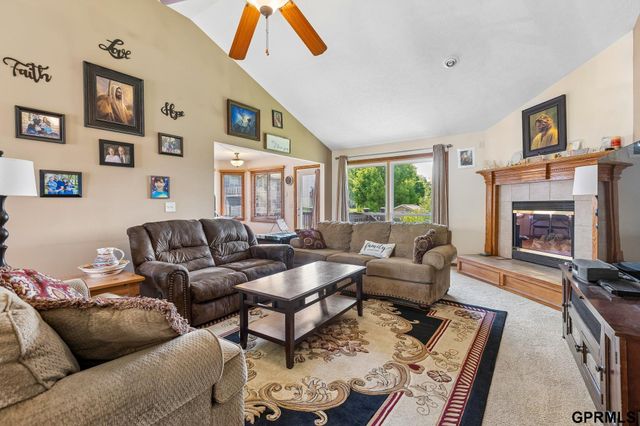 608 Ruby Road, Papillion, NE 68133