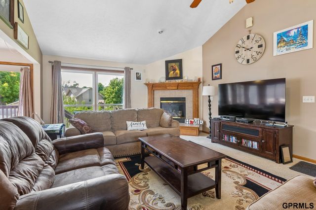608 Ruby Road, Papillion, NE 68133
