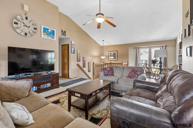 608 Ruby Road, Papillion, NE 68133