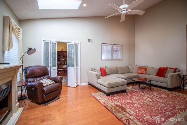 9 Brighton Court, Monroe, NJ 08831