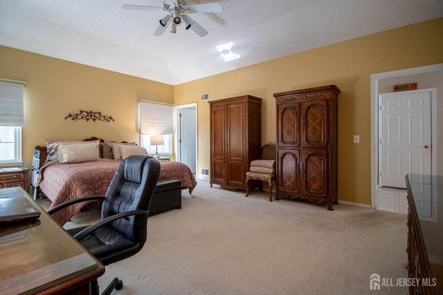 9 Brighton Court, Monroe, NJ 08831