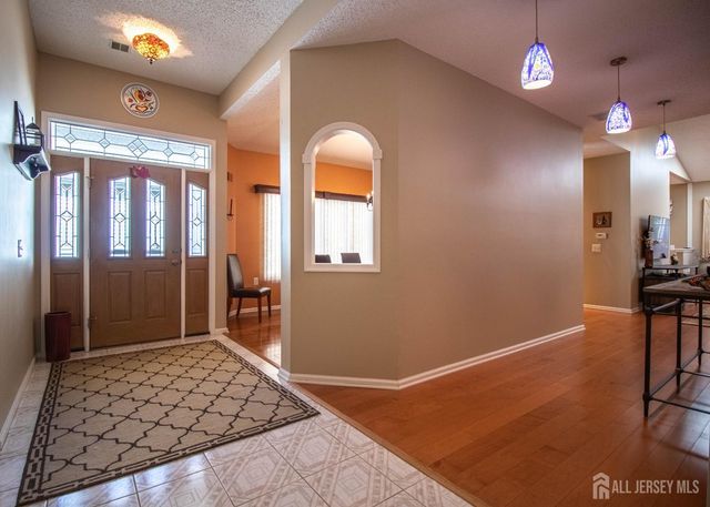 9 Brighton Court, Monroe, NJ 08831