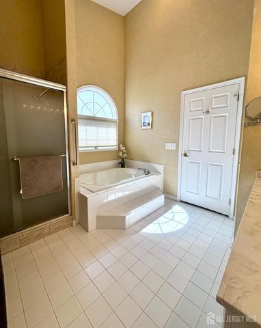 9 Brighton Court, Monroe, NJ 08831