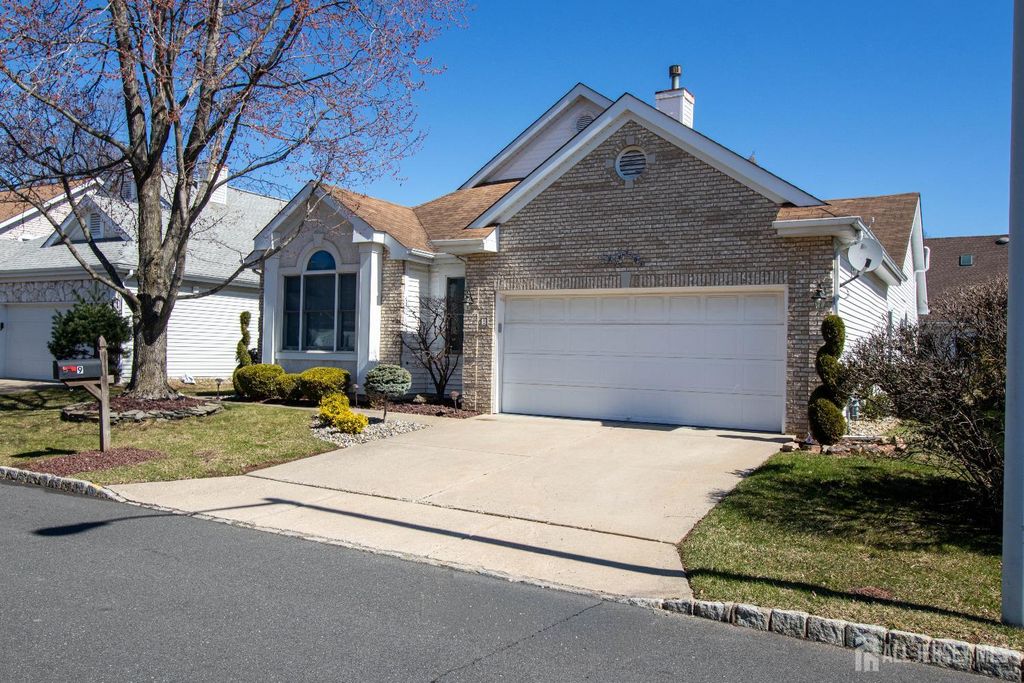 9 Brighton Court, Monroe, NJ 08831