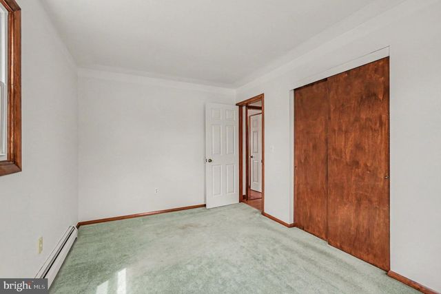 32-34 N POPLAR ST, Mount Carmel, PA 17851