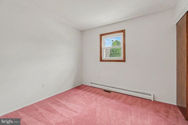 32-34 N POPLAR ST, Mount Carmel, PA 17851