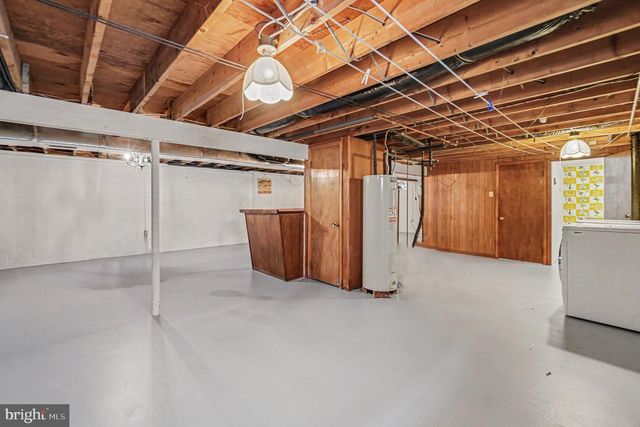32-34 N POPLAR ST, Mount Carmel, PA 17851