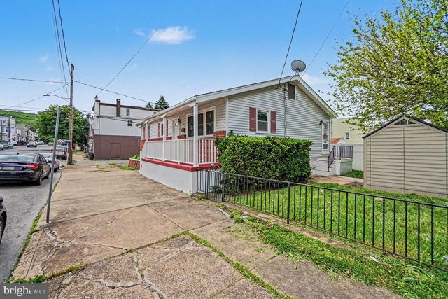 32-34 N POPLAR ST, Mount Carmel, PA 17851