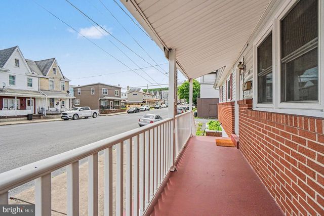 32-34 N POPLAR ST, Mount Carmel, PA 17851