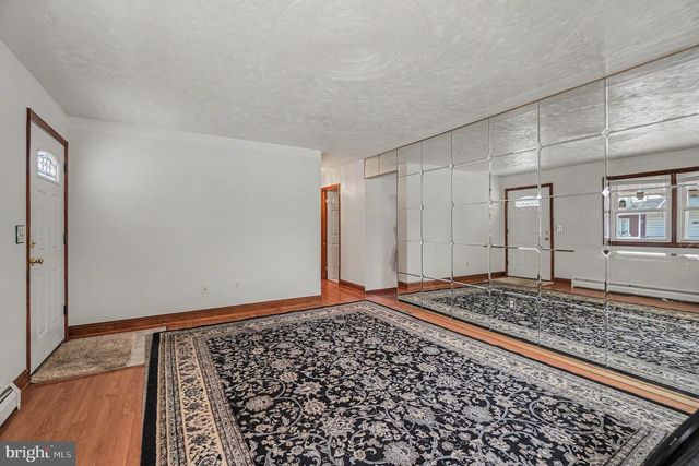32-34 N POPLAR ST, Mount Carmel, PA 17851