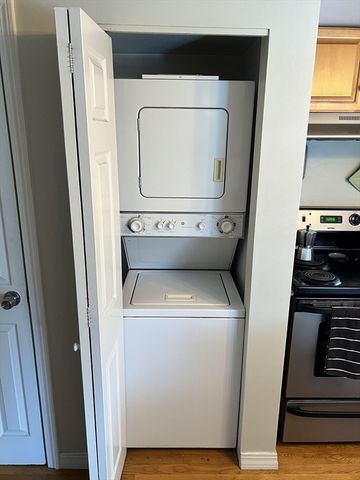 74 Essex St 3, Salem, MA 01970