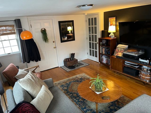 74 Essex St 3, Salem, MA 01970