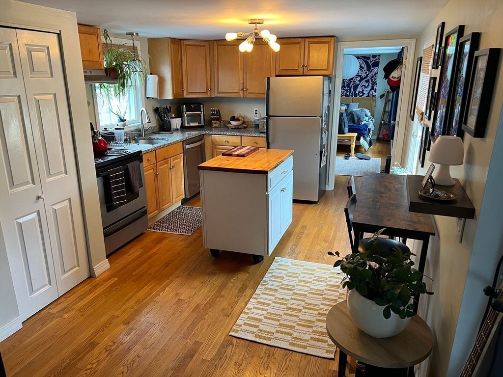 74 Essex St 3, Salem, MA 01970