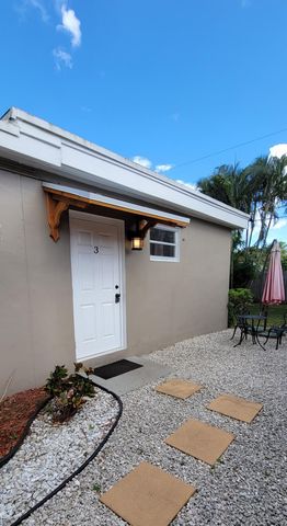 1000 NE 17th Court, Fort Lauderdale, FL 33305