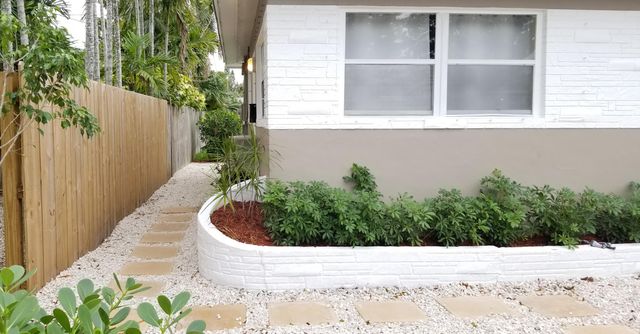 1000 NE 17th Court, Fort Lauderdale, FL 33305
