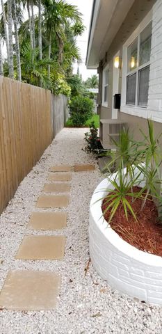 1000 NE 17th Court, Fort Lauderdale, FL 33305