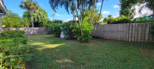 1000 NE 17th Court, Fort Lauderdale, FL 33305