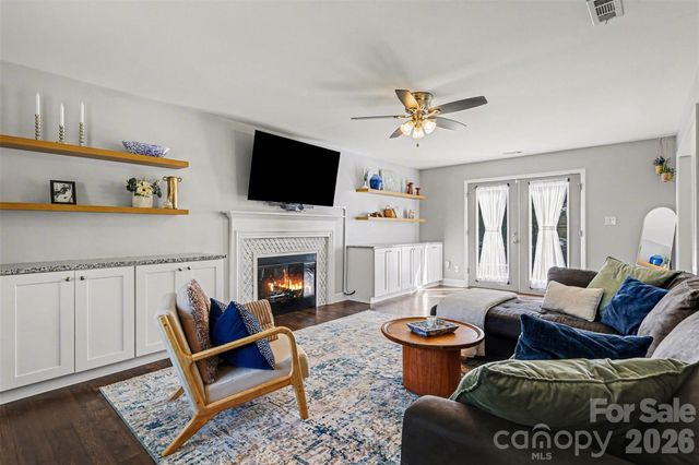 8536 Ochre Drive, Charlotte, NC 28215