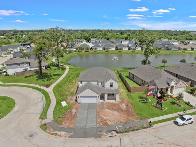 107 Lake Woodshore Court, Clute, TX 77531