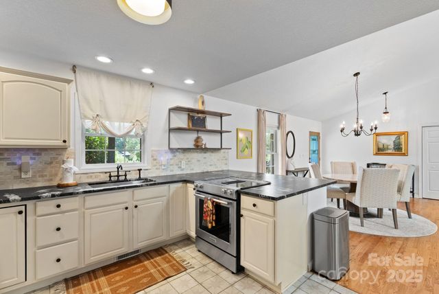 6 Sayles Town Road, Fairview, NC 28730
