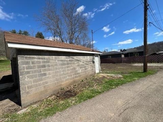 5554 State Route 152, Dillonvale, OH 43917