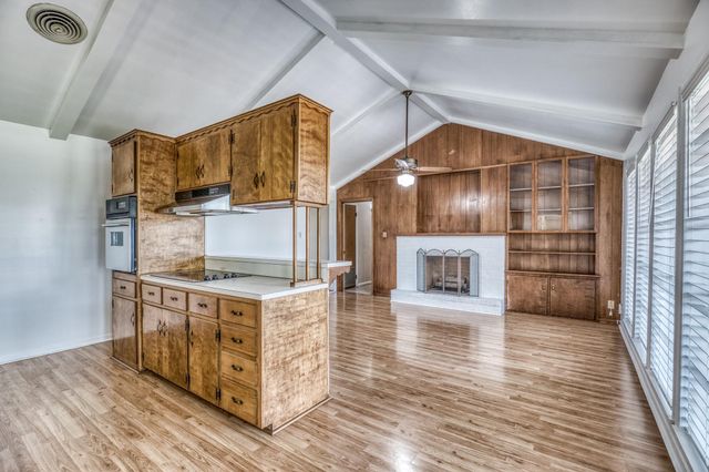 407 W Glenn Street, Bellville, TX 77418