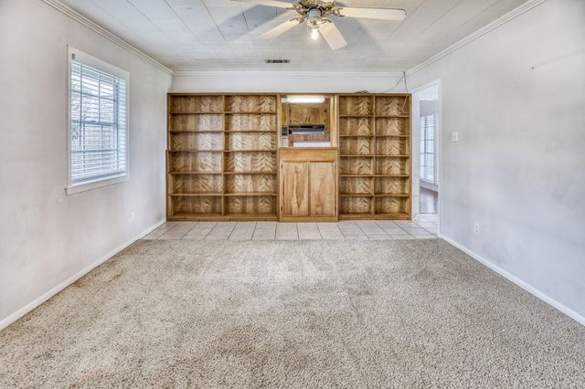 407 W Glenn Street, Bellville, TX 77418